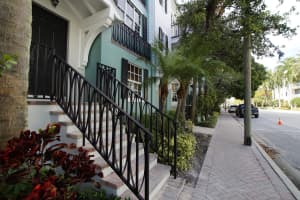 335 E Mallory Cir, Delray Beach, FL 33483, Sold 06/25/21