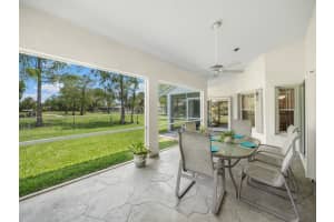 302 Canterbury Dr W, Riviera Beach, FL 33407, Sold 06/08/21