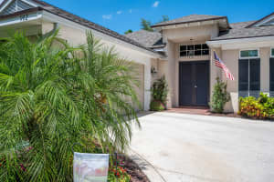 982 Carolina Cir SW, Vero Beach, FL 32962, Sold 06/02/21