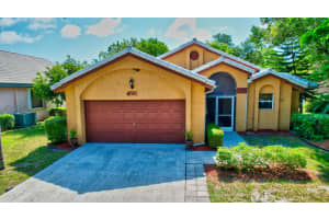 2 Lawrence Lake Dr, Boynton Beach, FL 33436, Sold 07/12/21