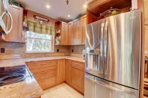 2 Lawrence Lake Dr, Boynton Beach, FL 33436, Sold 07/12/21