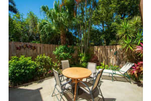 400 E Waverly Pl, Vero Beach, FL 32960, Sold 06/04/21