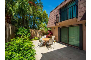 400 E Waverly Pl, Vero Beach, FL 32960, Sold 06/04/21