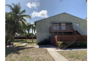 36 N Crossings Cir, Boynton Beach, FL 33435, Sold 09/16/21