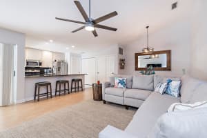 8002 Chapman Oak Ct, Palm Beach Gardens, FL 33410, Sold 08/13/21