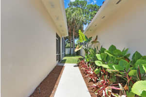 197 E Tall Oaks Cir, Palm Beach Gardens, FL 33410, Sold 08/09/21