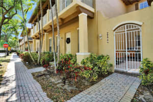 2411 NW 7th St, Boynton Beach, FL 33426, Sold 07/22/21