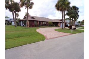121 Queen Bess Ct, Fort Pierce, FL 34949, Sold 09/29/21