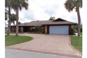 121 Queen Bess Ct, Fort Pierce, FL 34949, Sold 09/29/21