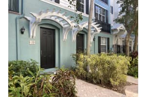 318 E Mallory Cir, Delray Beach, FL 33483, Sold 08/12/21