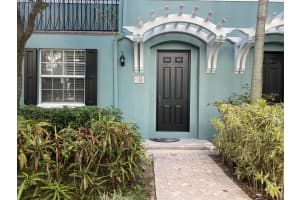 318 E Mallory Cir, Delray Beach, FL 33483, Sold 08/12/21