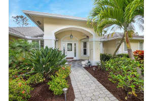 8057 SW Yachtsmans Dr, Stuart, FL 34997, Sold 08/06/21