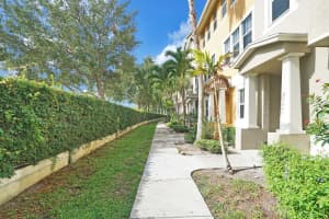 590 Amador Ln, West Palm Beach, FL 33401, Sold 08/23/21
