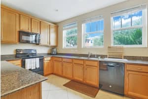 590 Amador Ln, West Palm Beach, FL 33401, Sold 08/23/21