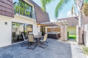 502 5th Ln, Palm Beach Gardens, FL 33418, Sold 08/19/21