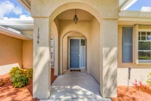 1194 SW Lighthouse Dr, Palm City, FL 34990, Sold 07/22/21