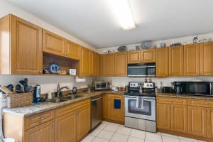 3265 Perimeter Dr, Greenacres, FL 33467, Sold 09/24/21