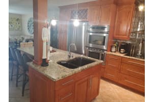 984 Summit Lake Dr, West Palm Beach, FL 33406, Sold 10/12/21