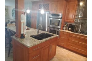 984 Summit Lake Dr, West Palm Beach, FL 33406, Sold 10/12/21