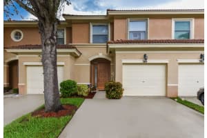 384 River Bluff Ln, Royal Palm Beach, FL 33411, Sold 08/18/21