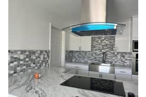6871 NW 28th St, Sunrise, FL 33313, Sold 12/03/21