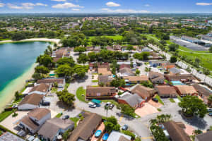 18949 NW 63rd Ct Cir, Hialeah, FL 33015, Sold 09/27/21