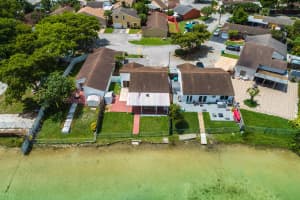 18949 NW 63rd Ct Cir, Hialeah, FL 33015, Sold 09/27/21