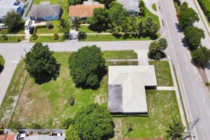 2590 Lake Ida Rd, Delray Beach, FL 33445, Sold 09/17/21