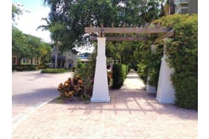 990 Millbrae Ct, West Palm Beach, FL 33401, Sold 08/11/21
