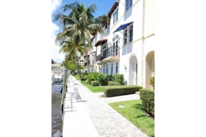 844 Virginia Gardens Dr, Boynton Beach, FL 33435, Sold 09/27/21