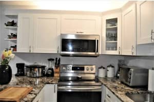 913 Springdale Cir, Palm Springs, FL 33461, Sold 09/07/21