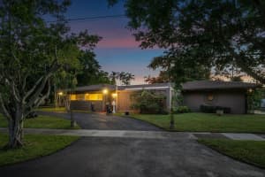 800 N 44th Ave, Hollywood, FL 33021, Sold 08/26/21