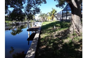 6869 Bayshore Dr, Lake Worth, FL 33462, Sold 10/28/21