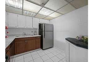 470 Executive Center Dr #2h, West Palm Beach, FL 33401, Sold 09/13/21