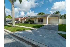 5974 Ithaca Cir W, Lake Worth, FL 33463, Sold 11/09/21