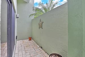 3016 S Oakland Forest Dr, Oakland Park, FL 33309, Sold 09/29/21