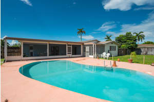 7443 Oakmont Dr, Lake Worth, FL 33467, Sold 09/28/21