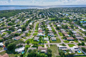 2243 NE 15th Dr, Jensen Beach, FL 34957, Sold 09/27/21