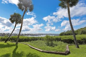 1660 12 Oaks Way, North Palm Beach, FL 33408, Sold 09/15/21