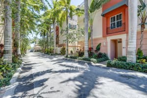 1033 NE 17th Way, Fort Lauderdale, FL 33304, Sold 10/07/21