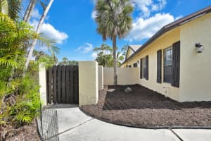 495 SW 28th Ave, Delray Beach, FL 33445, Sold 10/01/21