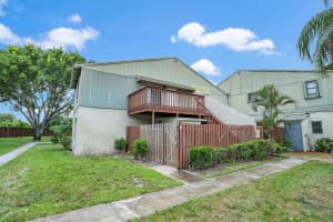 36 N Crossings Cir, Boynton Beach, FL 33435, Sold 09/30/21