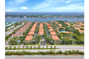 185 Las Brisas Cir, Hypoluxo, FL 33462, Sold 10/13/21
