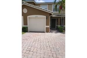 2753 SE Birmingham Dr, Stuart, FL 34994, Sold 10/01/21