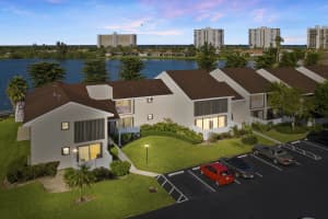 3218 S Lakeview Cir, Fort Pierce, FL 34949, Sold 10/15/21