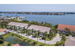 86 N Lakeshore Dr, Hypoluxo, FL 33462, Sold 11/04/21