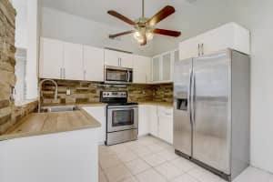 8600 SW 14th St, Pembroke Pines, FL 33025, Sold 02/14/22