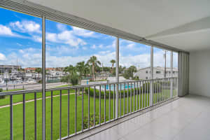 907 Marina Dr, North Palm Beach, FL 33408, Sold 11/18/21