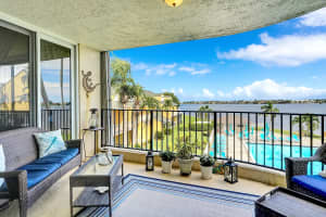 8200 Lakeshore Dr, Hypoluxo, FL 33462, Sold 12/30/21