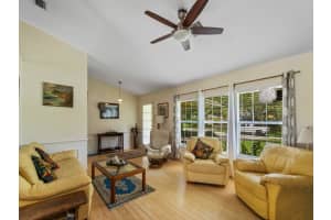 315 10th St SW, Vero Beach, FL 32962, Sold 12/30/21